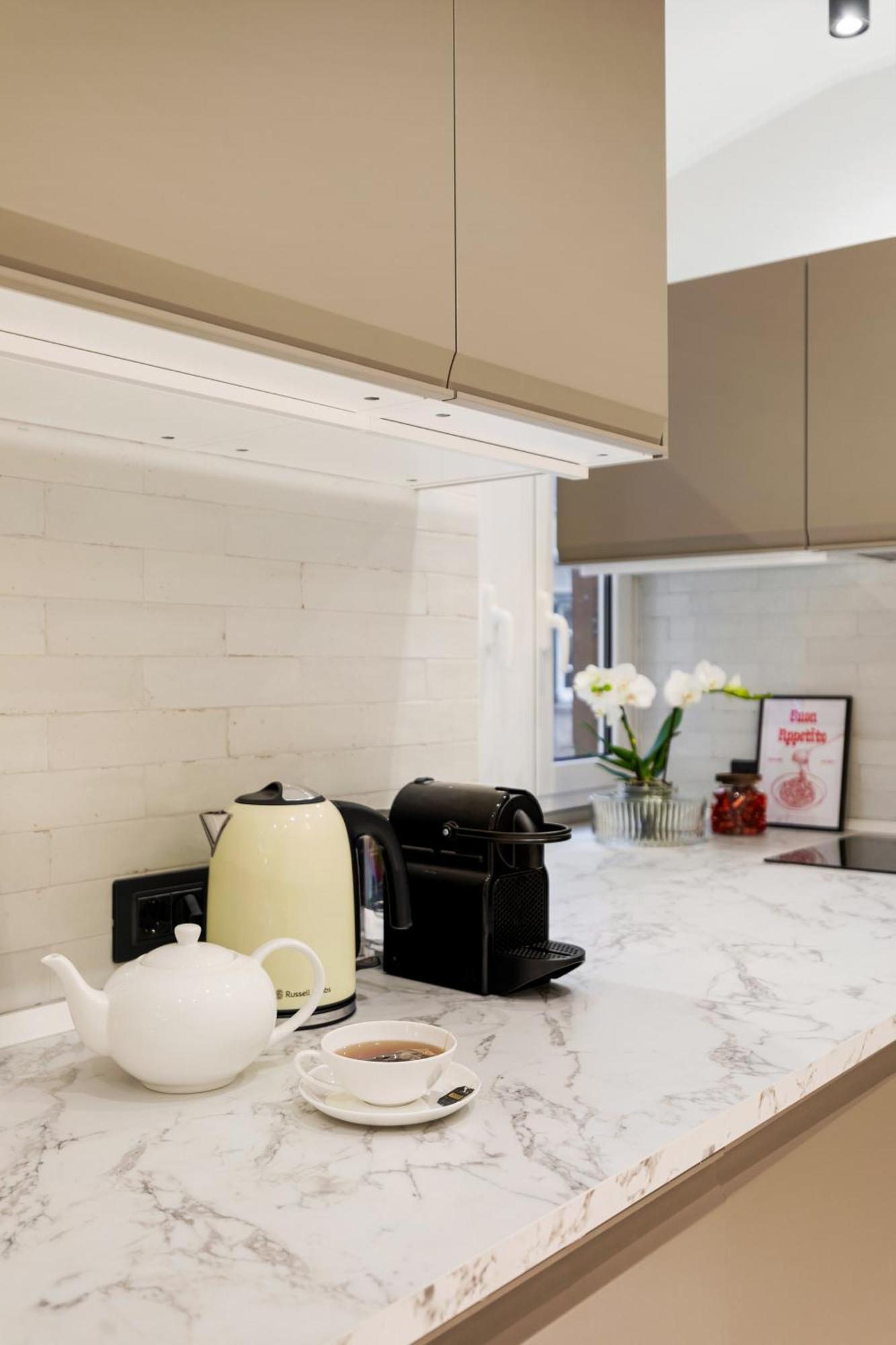 Adriana Boutique Guest House ローマ エクステリア 写真